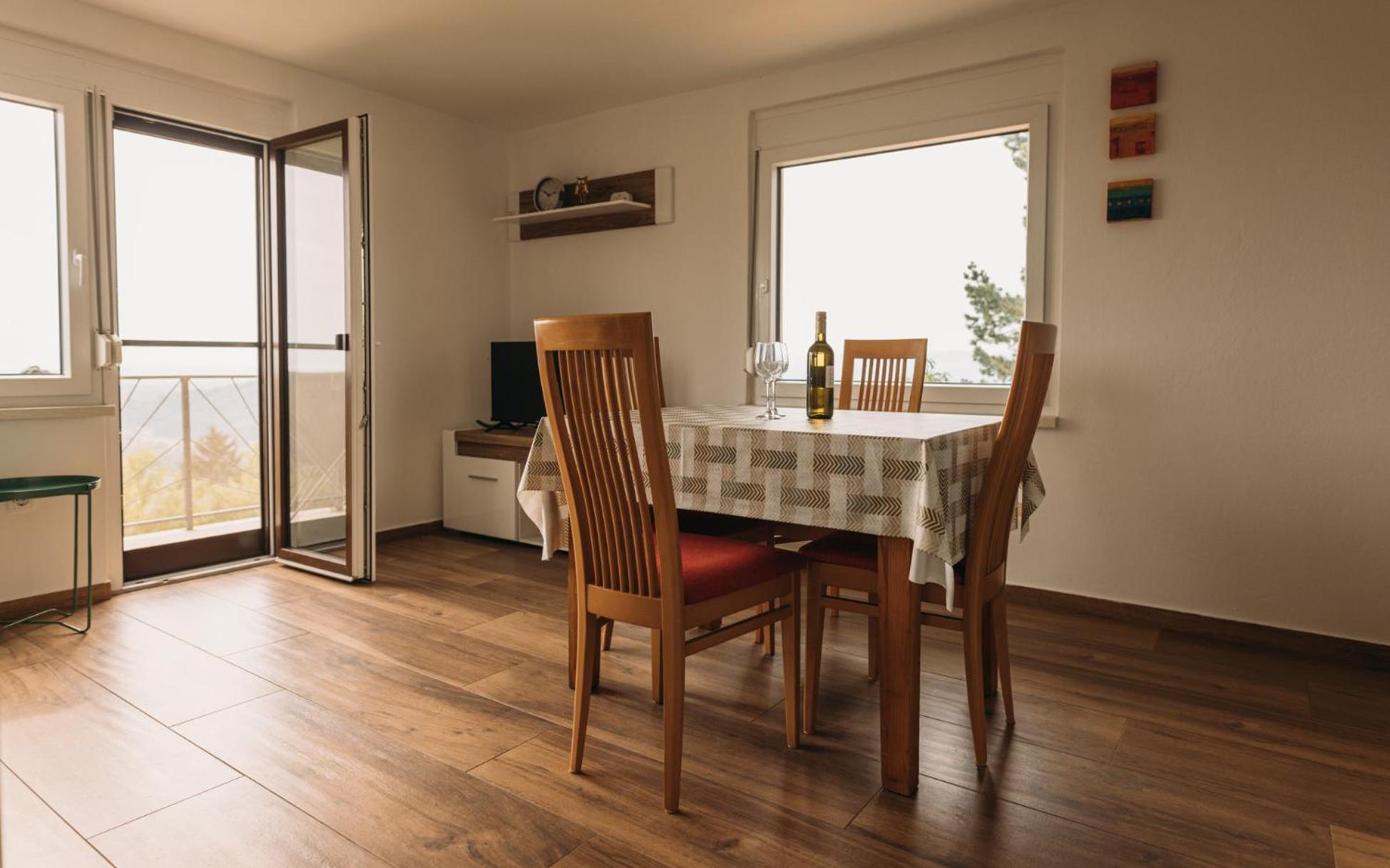 Apartma Hisa Na Ravnah With Hot Tub Pisece Exterior photo