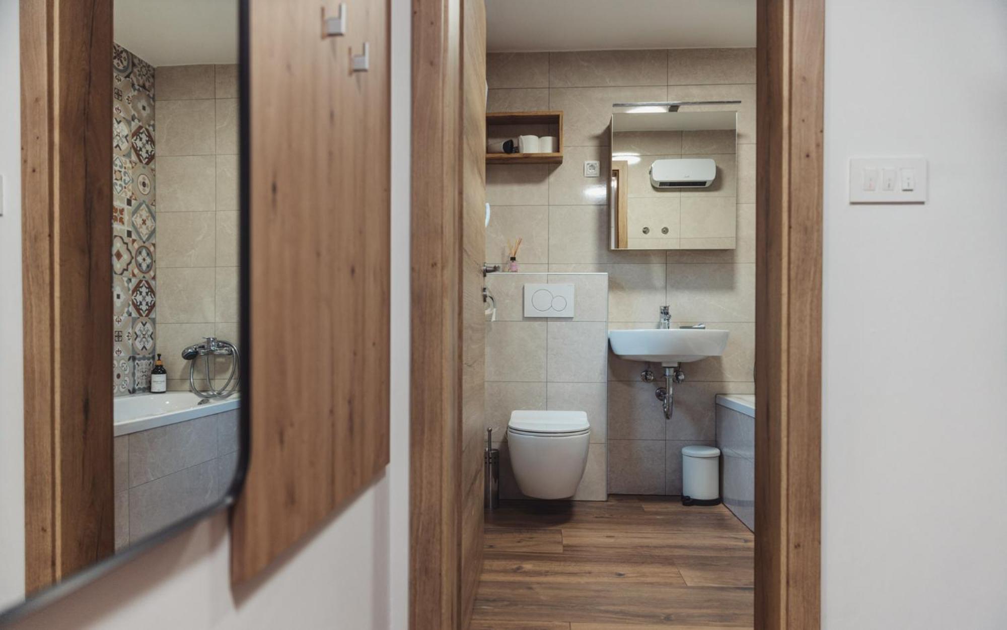 Apartma Hisa Na Ravnah With Hot Tub Pisece Exterior photo